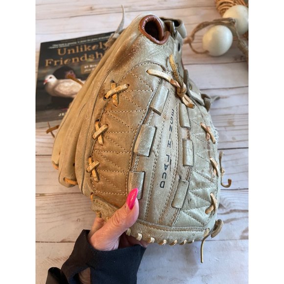 Wilson A2234 Pro Style Ron Guidry Baseball GloveDua Hinge Web LHT - Picture 2 of 11